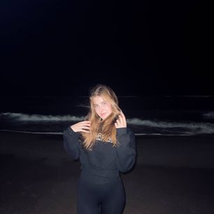 Model - MiraSweetie friendly