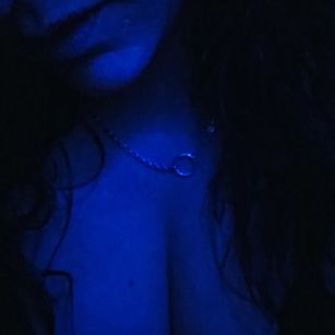 Model - A.J Buttons ANAL