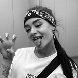 Model - Dina Skyy flirty