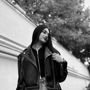 Model - Dina Skyy chillvibes