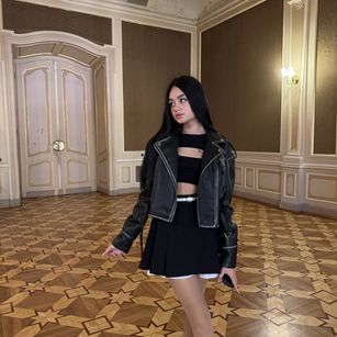 Model - Dina Skyy chillvibes