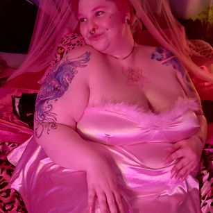 Model - BBW Petal Darling findom