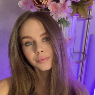 Model - Iris Florence cute