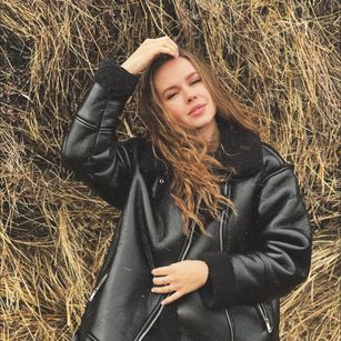 Model - Iris Florence sph