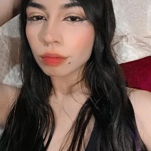 Model - KatherinJohns LATINA