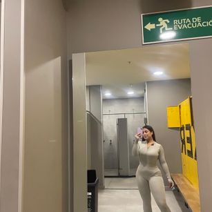 Model - Mia_fox3 dildo