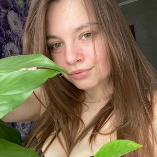 Model - Alexxxa Lawrence striptease