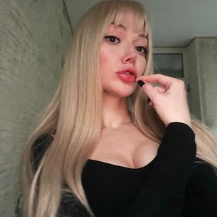 Model - Miss Kiki cuckold