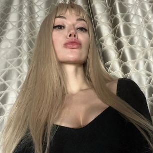 Model - Miss Kiki bigass