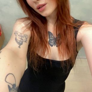 Model - Jennie Cartera dildo