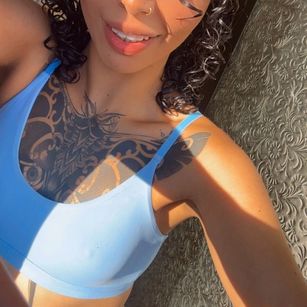 Model - SilvanaOwen JOI