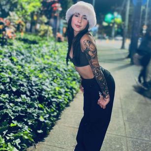 Model - Violet Blaze cum