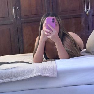 Model - KimConnorr dildo