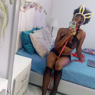 Model - NalaRoux anal