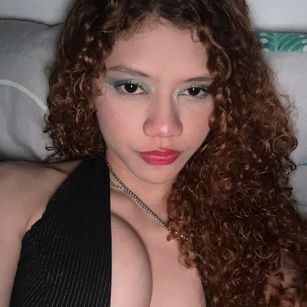 Model - Birdie_0 striptease