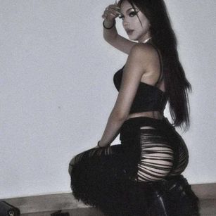 Model - NovaPearl feet