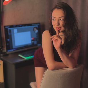 Model - Scarlet teen