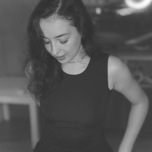 Model - Scarlet natural