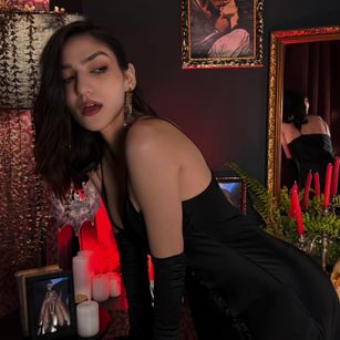 Model - Roxalana femdom