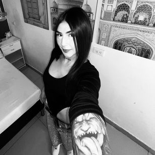 Model - Violet Blaze deepthroat