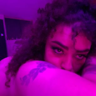 Model - scarlett boobs