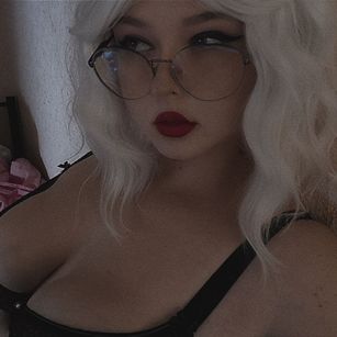 Model - Sonya Rosalian deepthroat