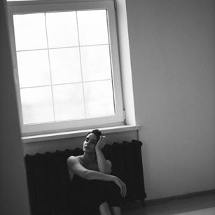 Model - VRousesLove striptease