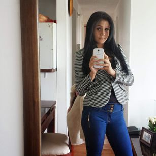 Model - anniemiau colombia