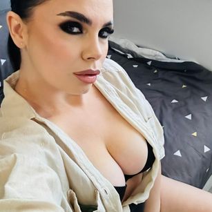 Model - Jessica Jolie striptease