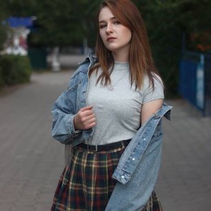 Model - Emma bigboobs