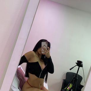 Model - Kim Luna toys