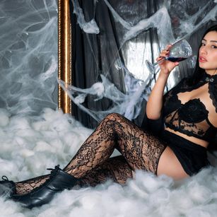 Model - Zara Gold pornstar