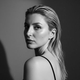 Model - Eli Catalana elegant