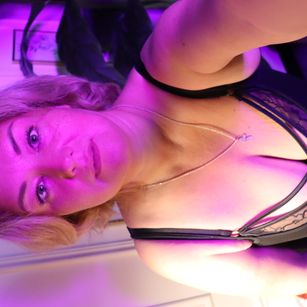 Model - JenniferLight bigboobs