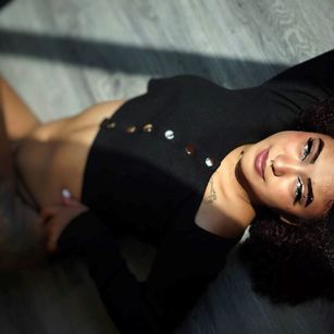 Model - LuisaCameron ruse