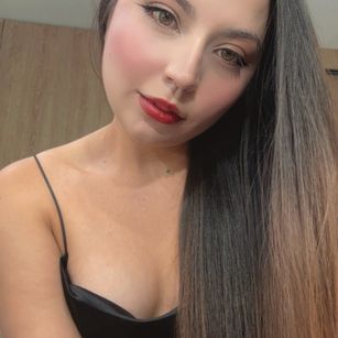 Model - Emiliegolds cei