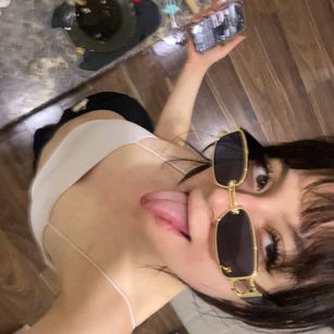 Model - Nika brunette