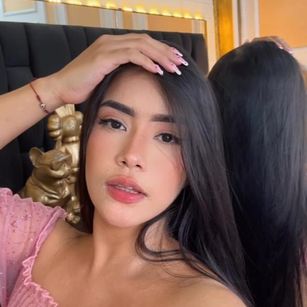 Model - AlizonCruz strapon