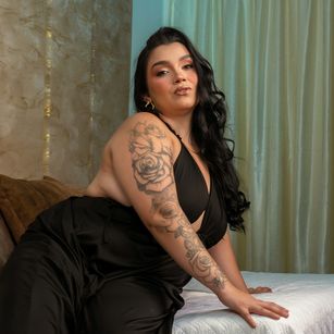 Model - YahairaAcosta feet