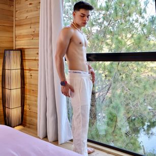 Model - alejoo_twink privateshows