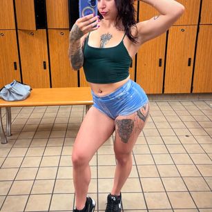 Model - Queen Lola X blowjob