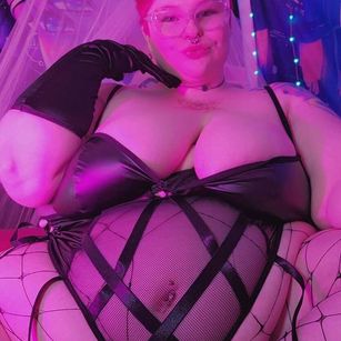 Model - BBW Petal Darling fetish