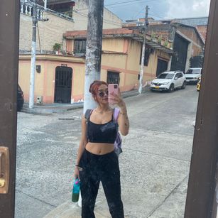 Model - SashaHans pussy