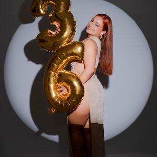 Model - Victoria Ferro redhead