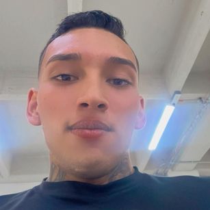 Model - Evan Velvet deepthroat