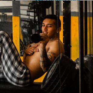 Model - Evan Velvet dirty