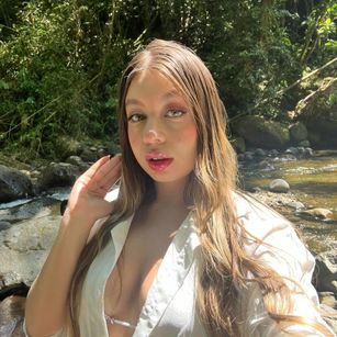 Model - SaraCavali deepthroat