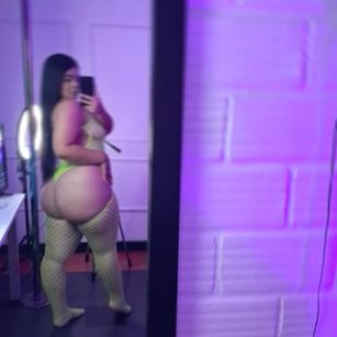 Model - Emma Becket squirt