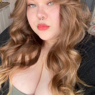 Model - LovelyEmily anal