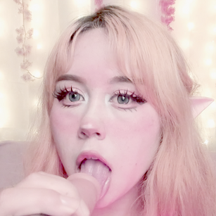 Model - Aissen Star footjob